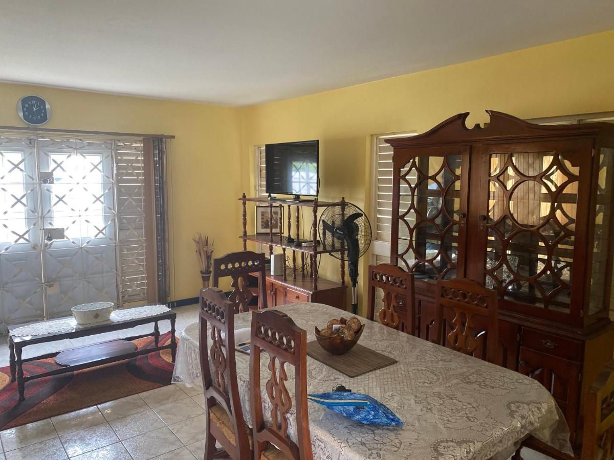 Finest Accommodation Renfrew Place 4-12 Renfrew Rd 2 Bedroom 2 Bat Apt # 15 New Kinston Jamaica Kingston Exterior foto