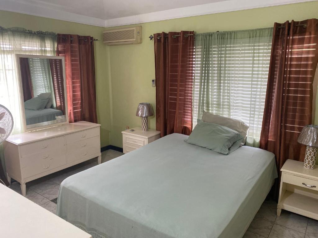 Finest Accommodation Renfrew Place 4-12 Renfrew Rd 2 Bedroom 2 Bat Apt # 15 New Kinston Jamaica Kingston Exterior foto