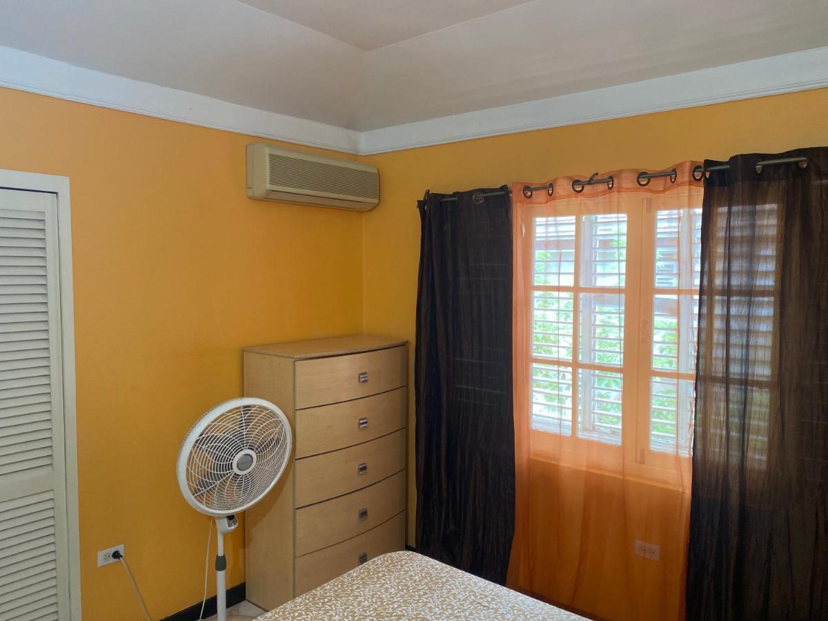 Finest Accommodation Renfrew Place 4-12 Renfrew Rd 2 Bedroom 2 Bat Apt # 15 New Kinston Jamaica Kingston Exterior foto